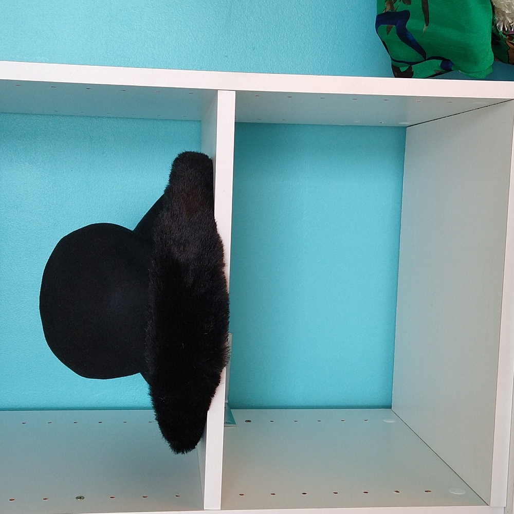 Women's black wool and fur hat